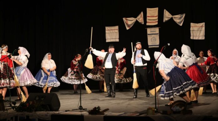 Petrovská družina, celovečerný program