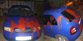 auto isprskan farbom glozan