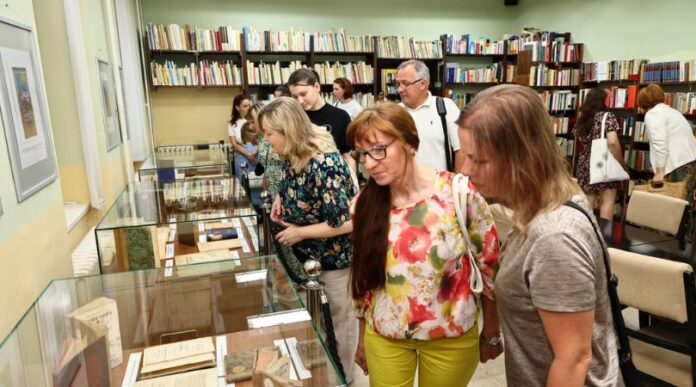 biblioteka backi petrovac- Otvorena izložba Biblioteka koja ne stari povodom 180 godina Biblioteke Štefan Homola“