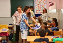 Dodela udžbenika deci romske nacionalnosti u opštini Bački Petrovac Dodela udžbenika romskoj deci