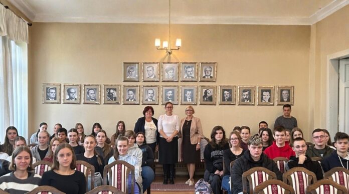 Finančna podpora a štipendia pre stredoškolakov, Gymnazium Jana Kollara Finančna podpora a štipendia pre stredoškolakov, Gymnazium Jana Kollara