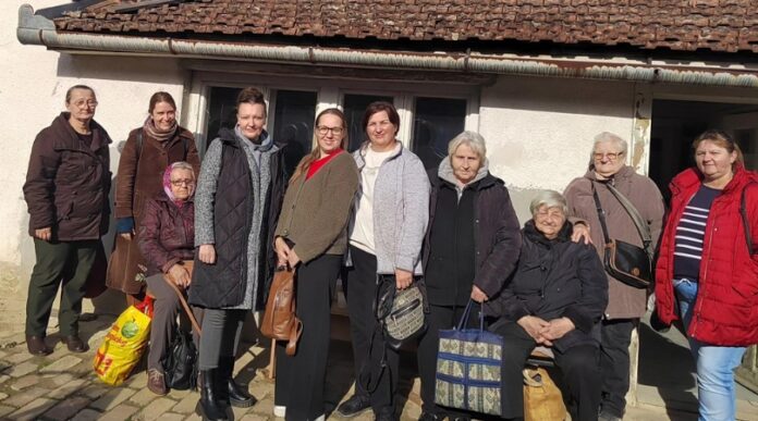 Magacin polovne robe u Gložanu Magacin polovne robe u Gložanu