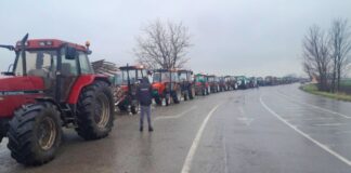 blokada traktori nestin kisač traktor blokadae inicijativa za opstanak poljoprivrednika