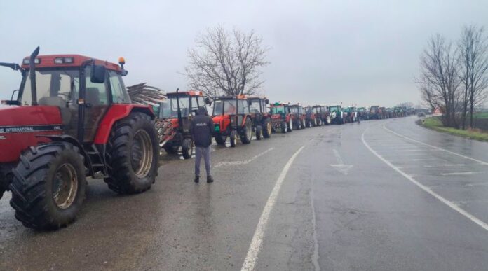 blokada traktori nestin kisač traktor blokadae inicijativa za opstanak poljoprivrednika