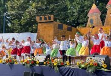 Kysáčania zvíťazili na 32. Detskom folklórnom festivale Zlatá brána DFS Vienok Kysač, vitazi 32. festuvalu Zlata brana