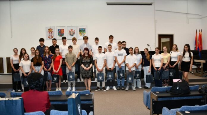 Najuspešniji đaci u opštini Bački Petrovac Najuspešniji đaci u opštini Bački Petrovac